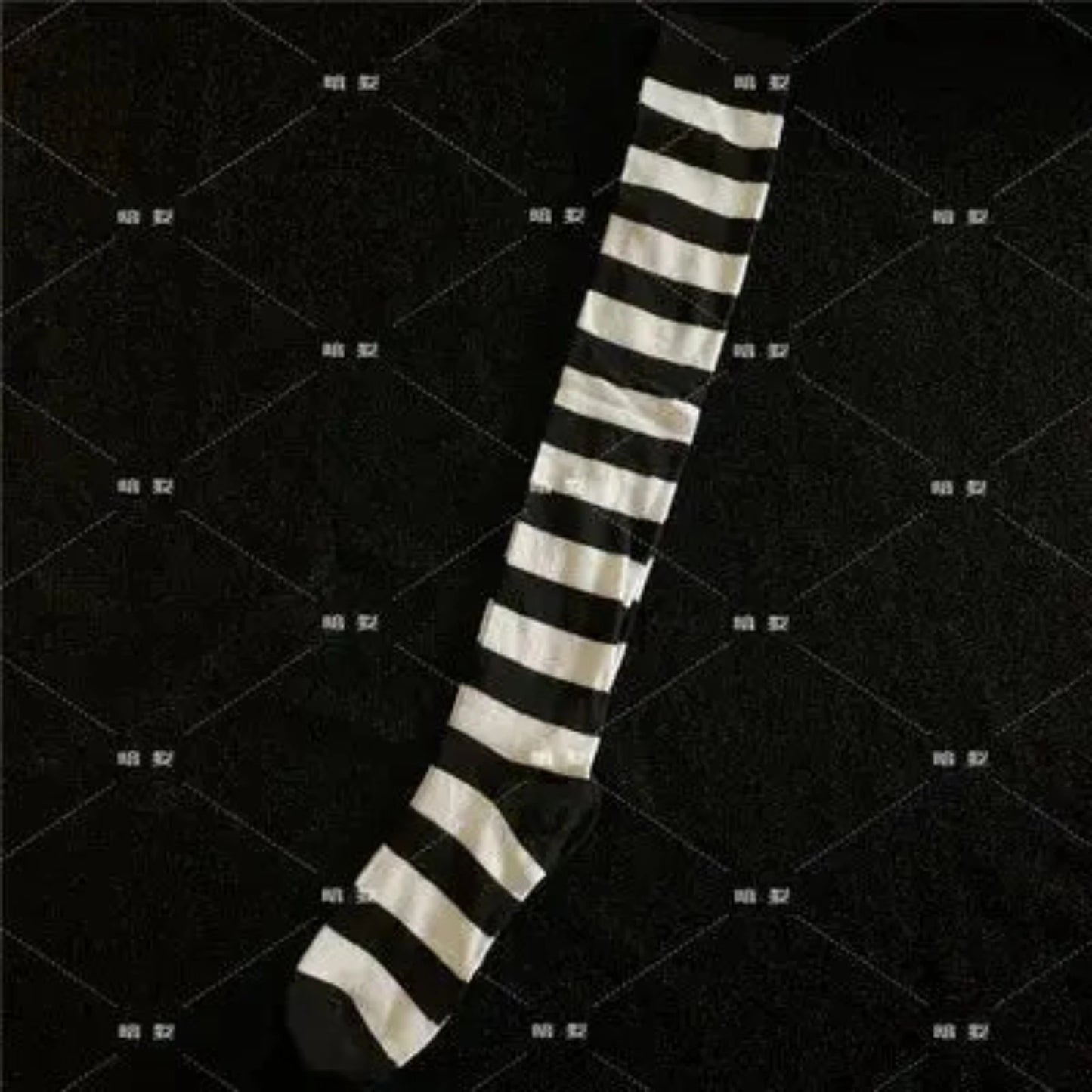 47717095768353